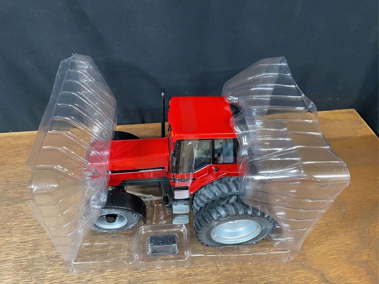 1/16-case-ih-magnum-7140-2012-ttt-nib-ertl-image-3