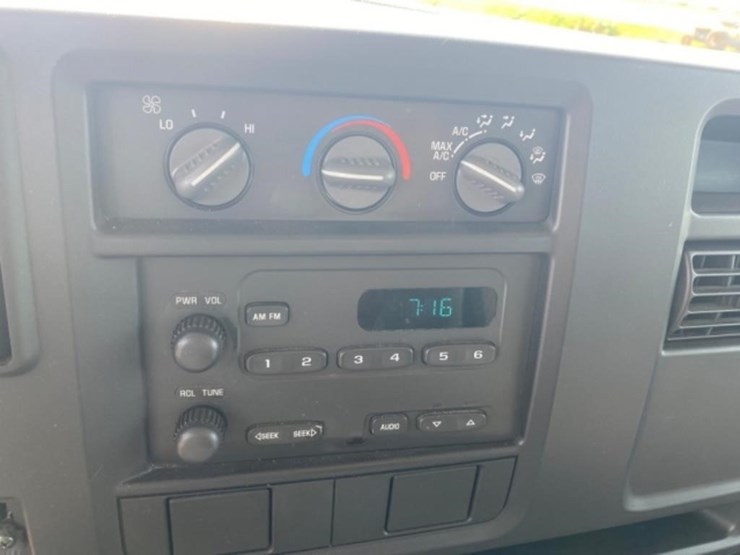 2004-chevy-express-van,-waldoch-crafts-edition,-image-37