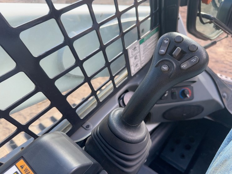 2022-bobcat-t770-image-19