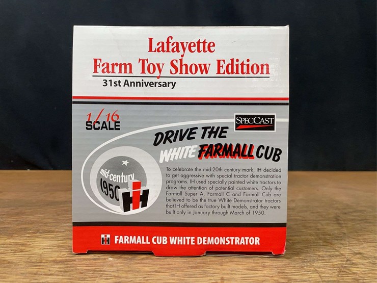 1/16-farmall-cub-demonstrator-2009-lafayette-nib-sc-image-5