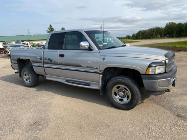 1997-dodge-ram-1500-laramie-slt-image-3