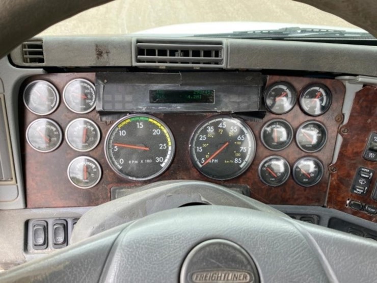 2000-freightliner-century-class-w/willmar-10-ton-image-67