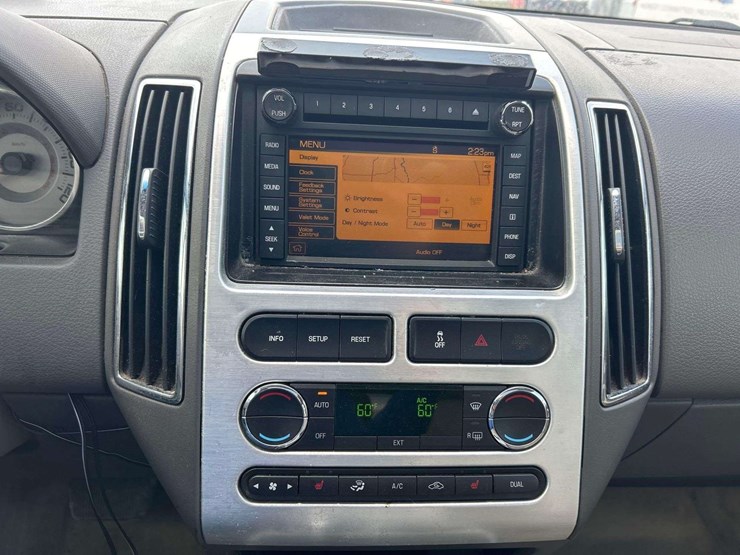2010-ford-edge-image-17
