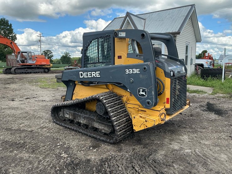 2014-deere-333e-image-3