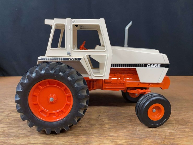 1/16-case-2590-collector-ertl-image-6