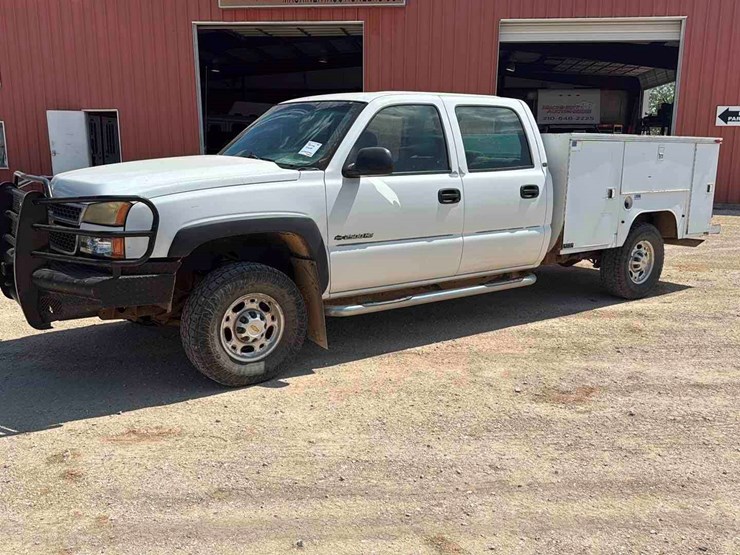 2005-chevrolet-silverado-image-1