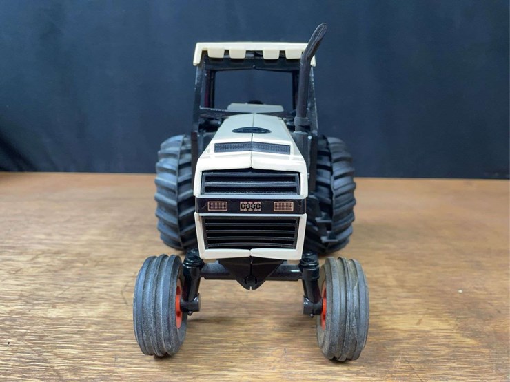 1/16-case-2594-collector-ertl-image-9