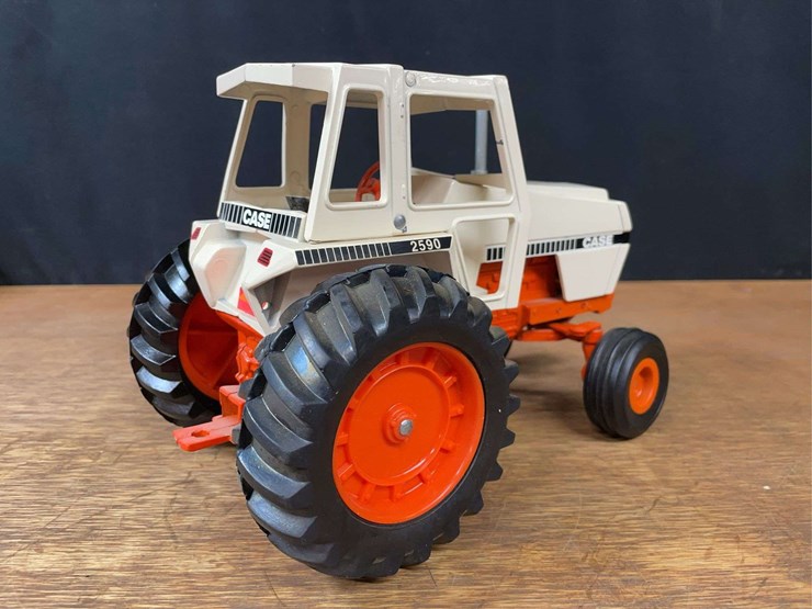 1/16-case-2590-collector-ertl-image-5