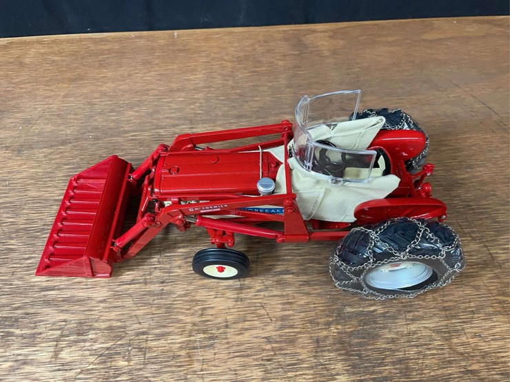 1/16-ih-460-2009-red-power-nib-ertl-image-5