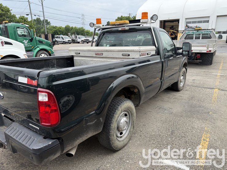 2015-ford-f250-xl-image-3