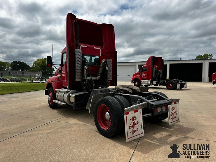 2012-kenworth-t440-image-7