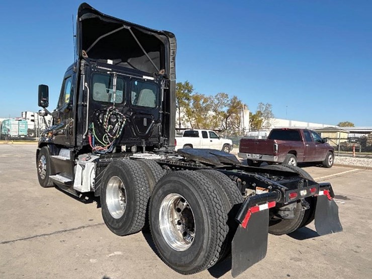 2019-freightliner-cascadia-125-evolution-image-2