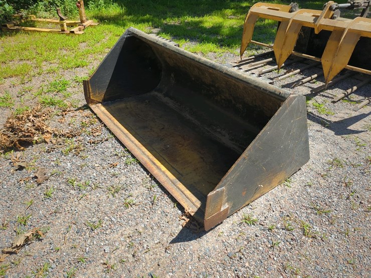 5'-bucket-skid-steer-attachment-image-1