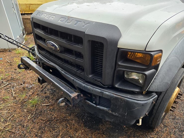 2010-ford-f550-image-10