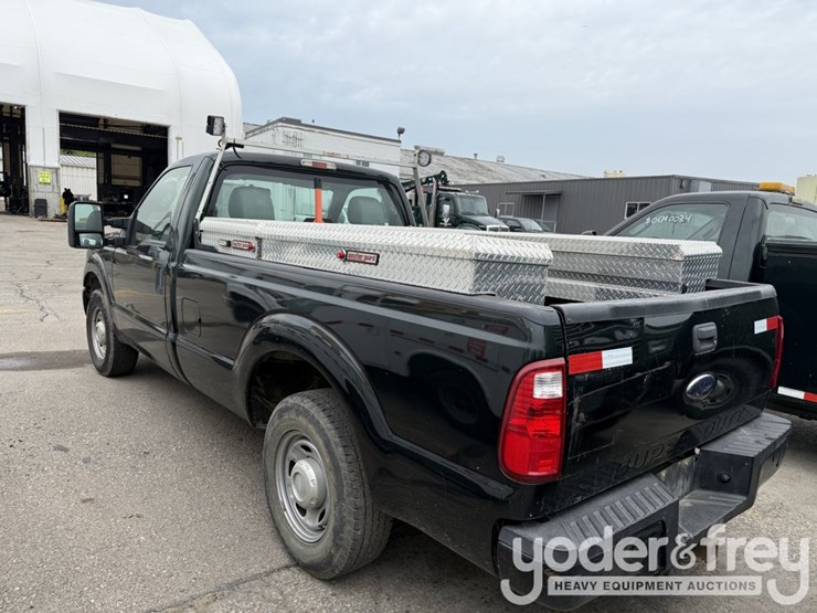 2015-ford-f250-xl-image-2