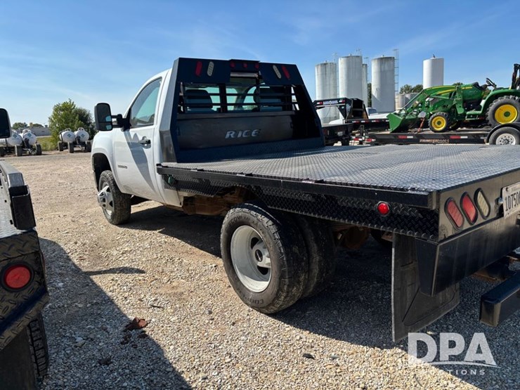 2011-gmc-3500hd-image-3