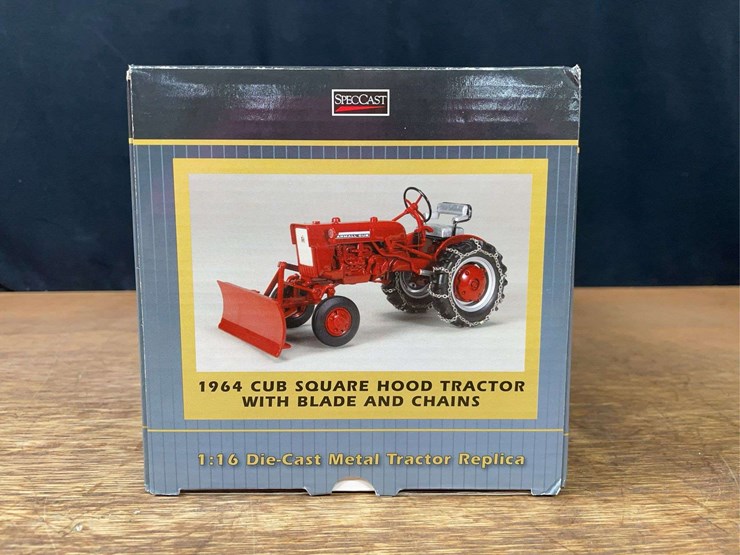 1/16-farmall-cub-w/blade-nib-sc-image-3