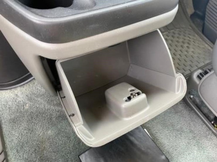 2004-chevy-express-van,-waldoch-crafts-edition,-image-44