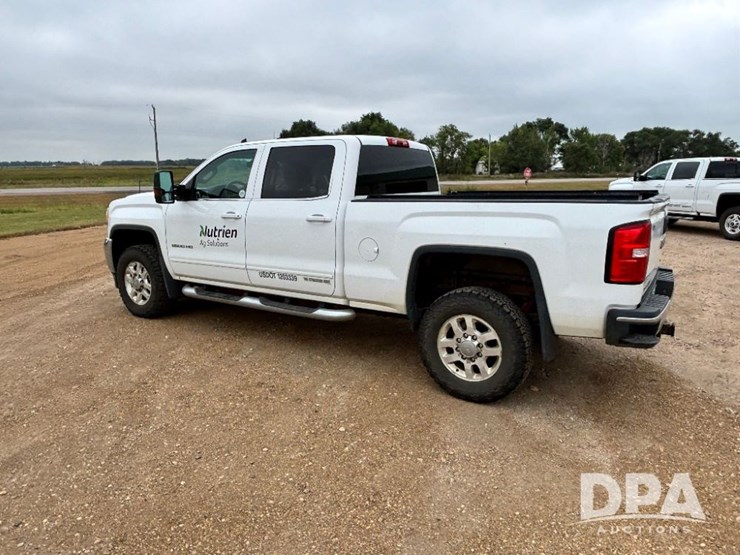 2015-gmc-sierra-2500hd-image-15