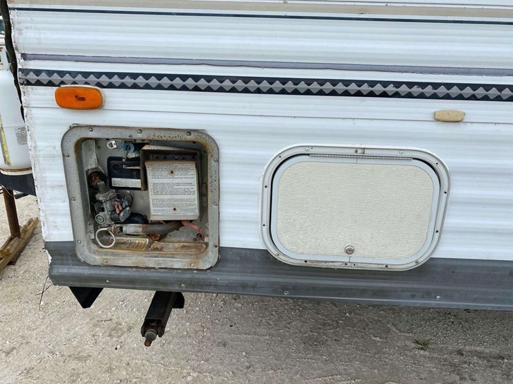 2004-cherokee-lite-28a-30ft-t/a-travel-trailer-image-33
