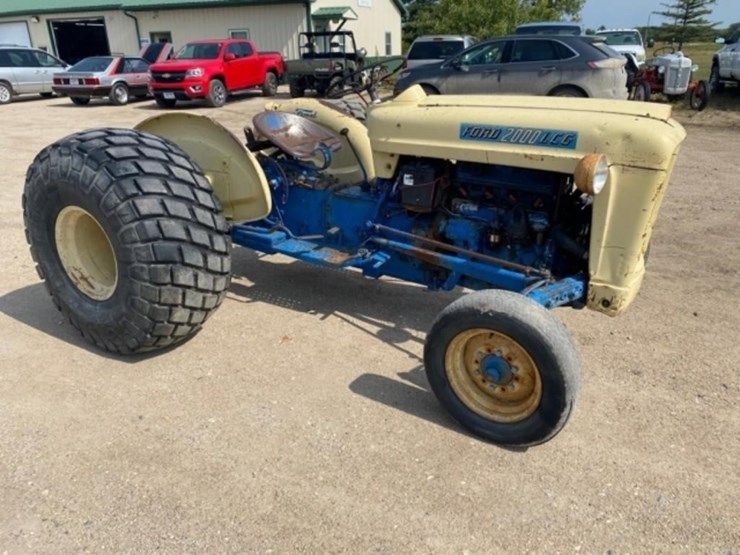 ford-2000-image-4