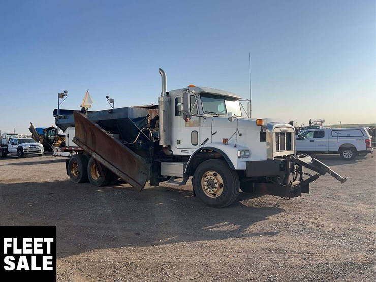2005-freightliner-fld112-image-6