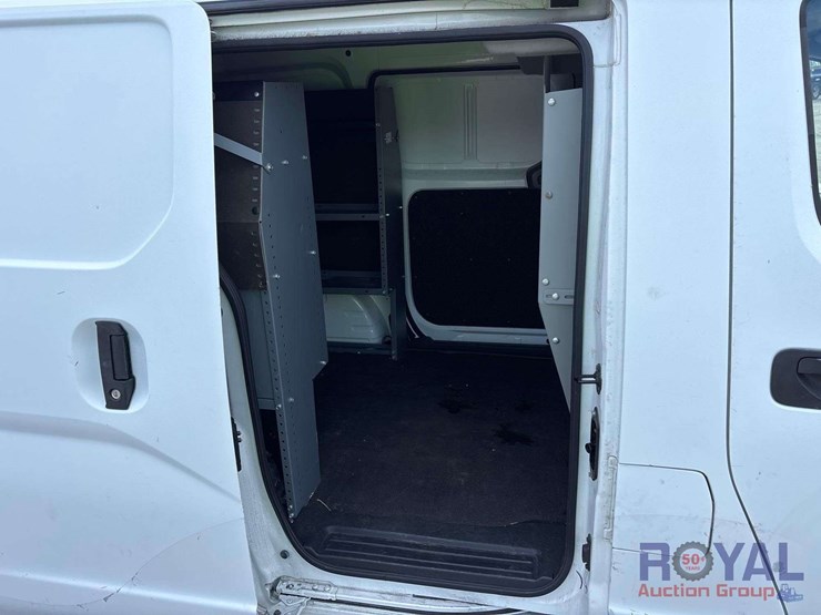 2017-nissan-nv200-image-24