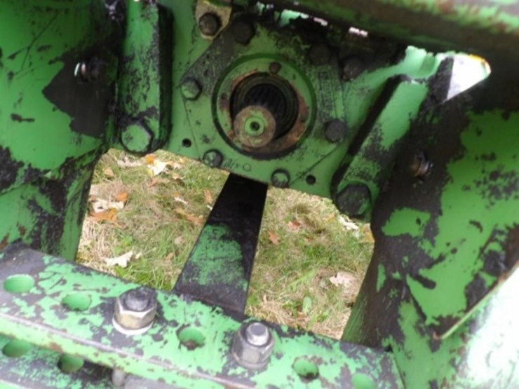 1981-john-deere-8440-image-38