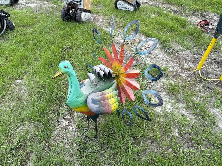 metal-peacock-lawn-art-image-2