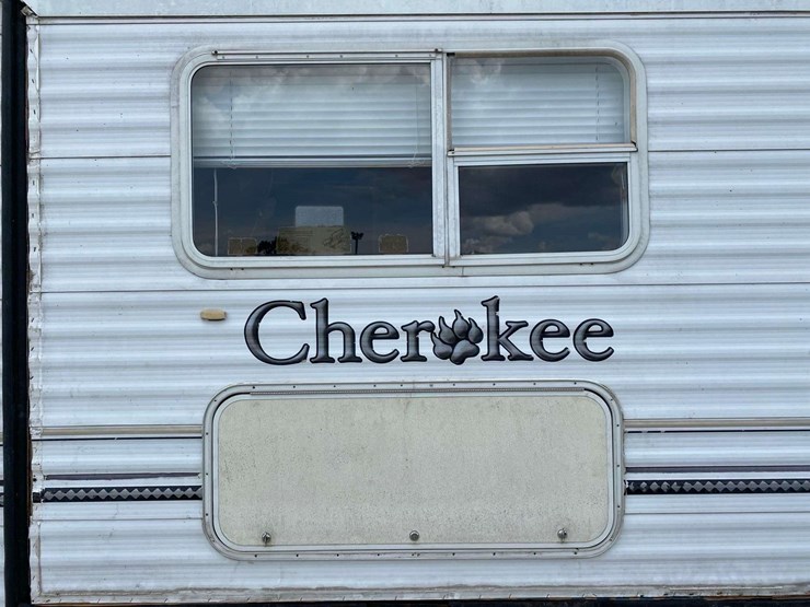 2004-cherokee-lite-28a-30ft-t/a-travel-trailer-image-30