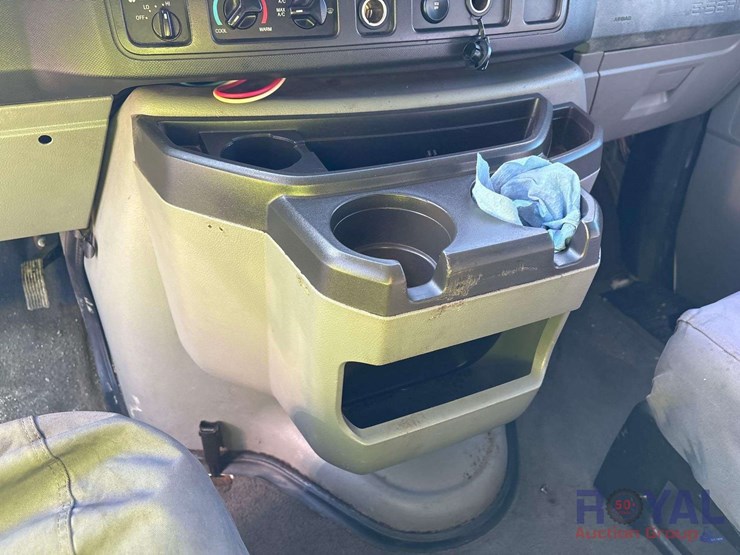 2011-ford-e350-image-17