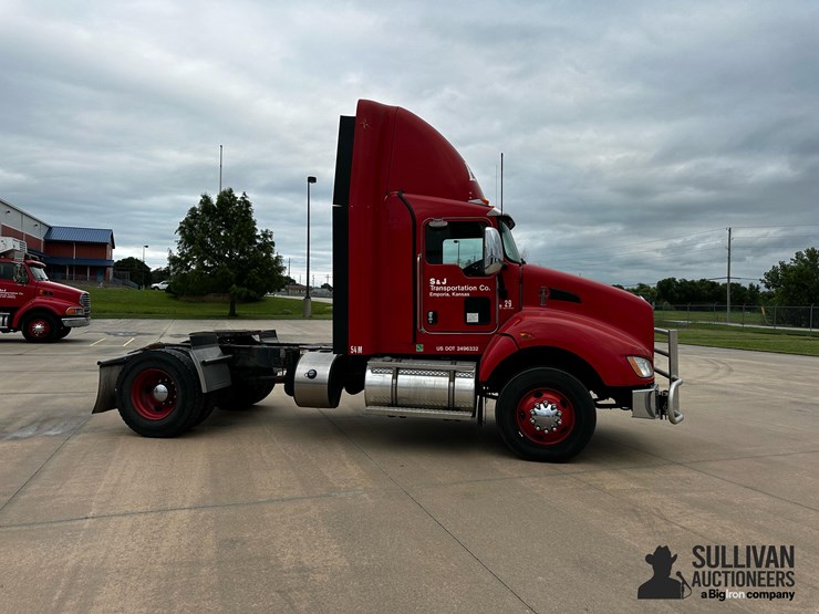 2015-kenworth-t440-image-4