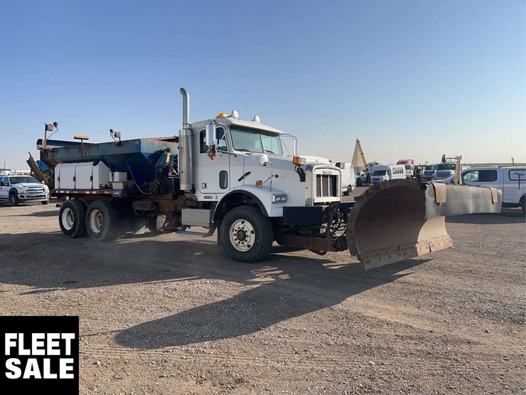 2002-freightliner-fld112-image-6