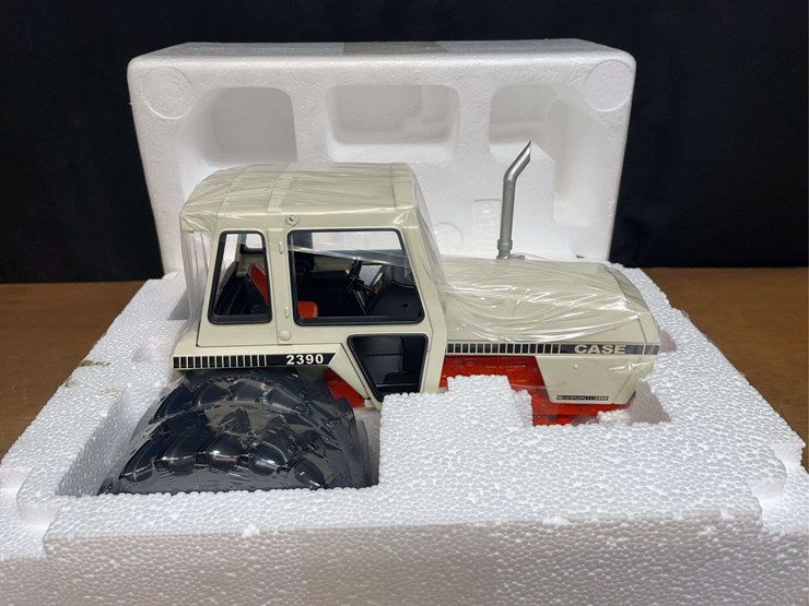 1/16-case-david-brown-2390-2008-ttt-nib-ertl-image-5