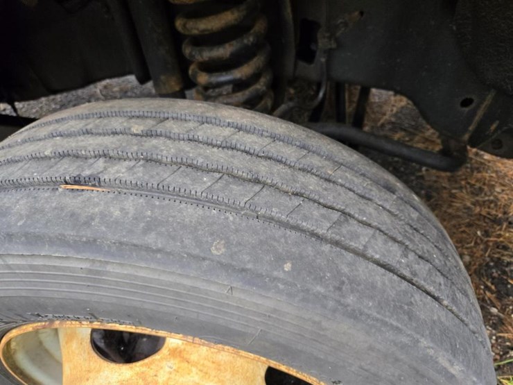 2010-ford-f550-image-60