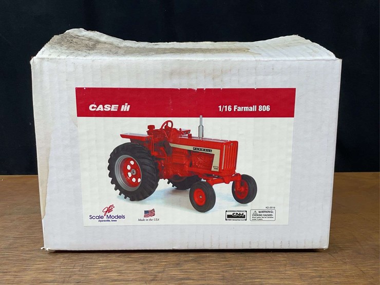 1/16-farmall-806-nib-sm-image-17