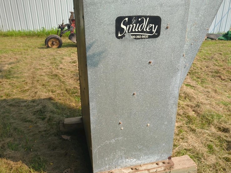 smidley-livestock-feeder,-galvanized-steel,-50-bushel-capacity-image-3