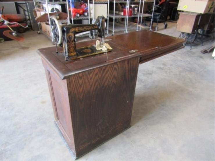 illionois-sewing-machine-co.-new-royal-a-sewing-image-12