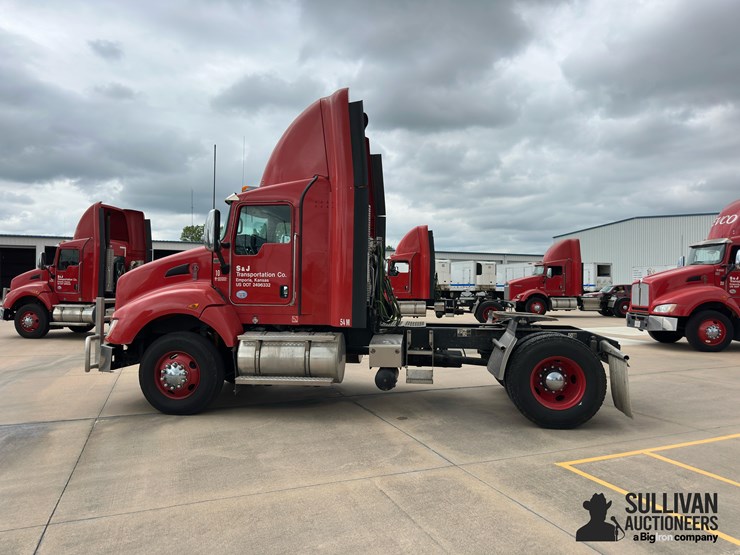 2016-kenworth-t440-image-8