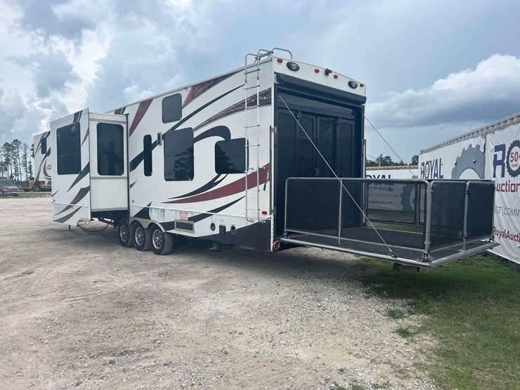 2012-dutchmen-voltage-v3950-42ft-5th-wheel-tri-axle-toy-hauler-travel-trailer-image-4