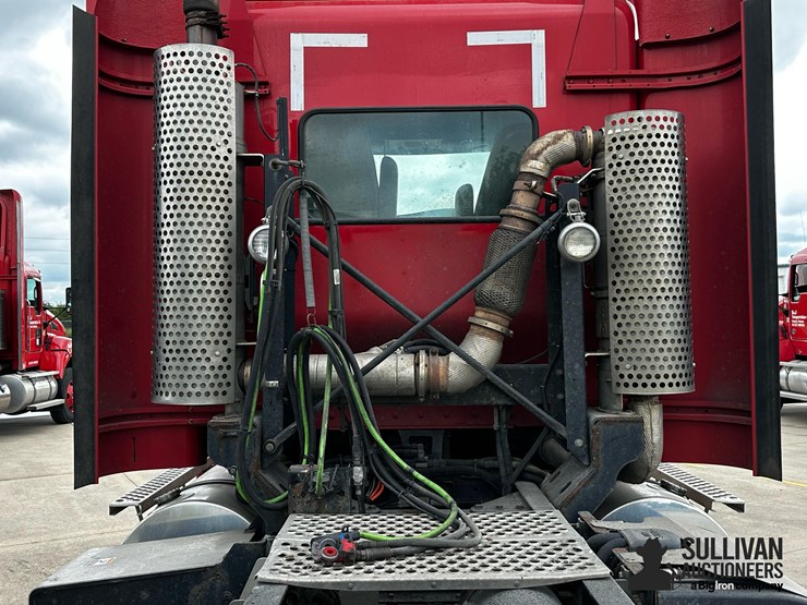 2012-kenworth-t440-image-11