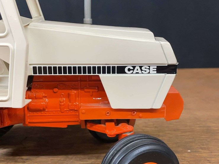1/16-case-2590-collector-ertl-image-15