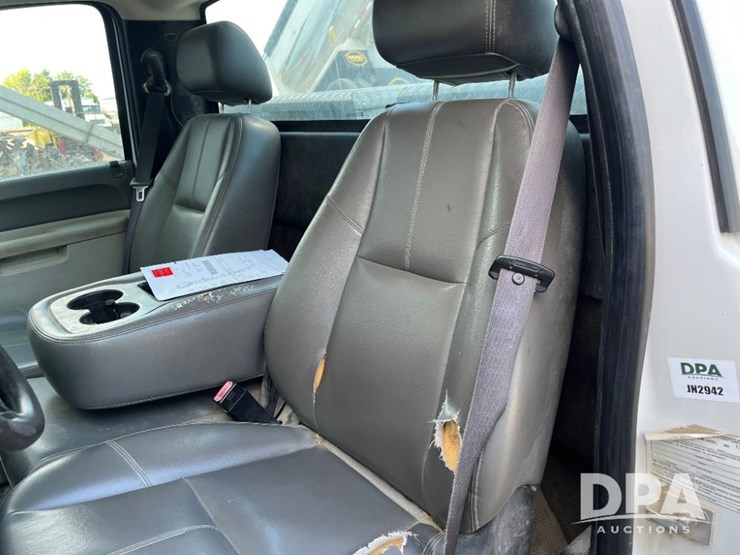 2012-gmc-3500hd-image-43