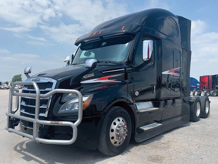 2021-freightliner-cascadia-126-image-1