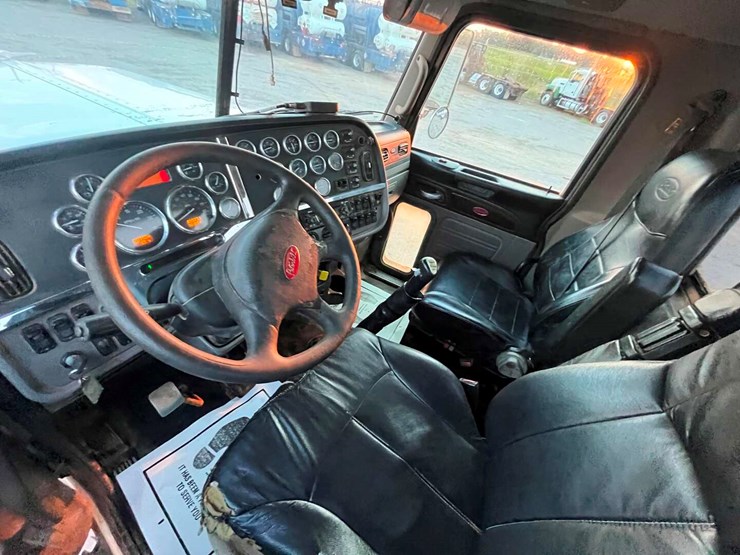 2012-peterbilt-388-image-13