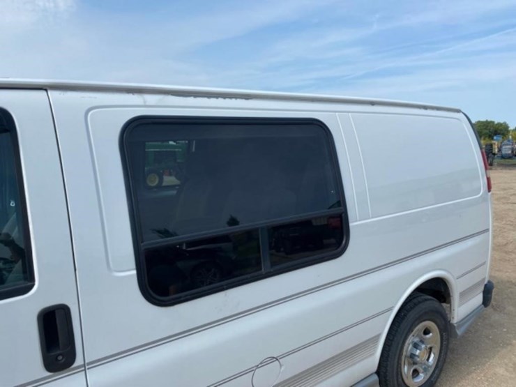 2004-chevy-express-van,-waldoch-crafts-edition,-image-15