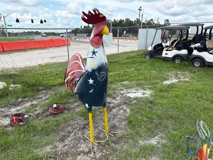 large-metal-rooster-lawn-art-image-1