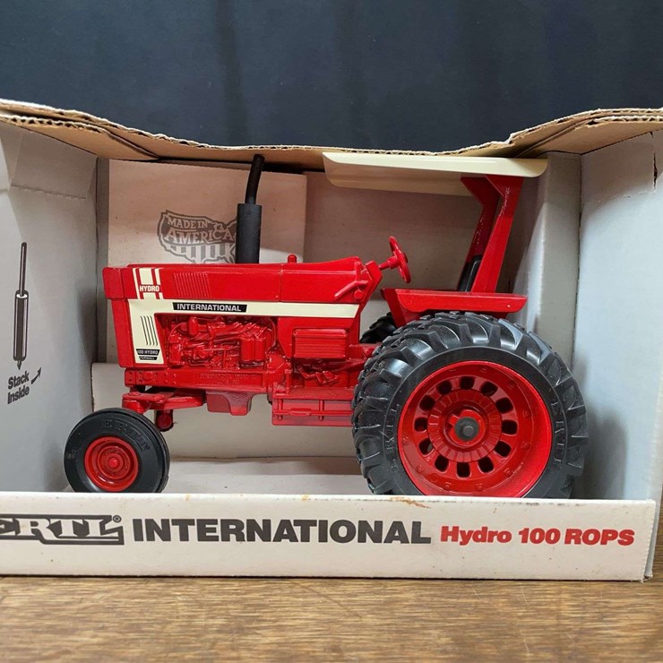 1/16 IH Hydro 100 NIB Ertl