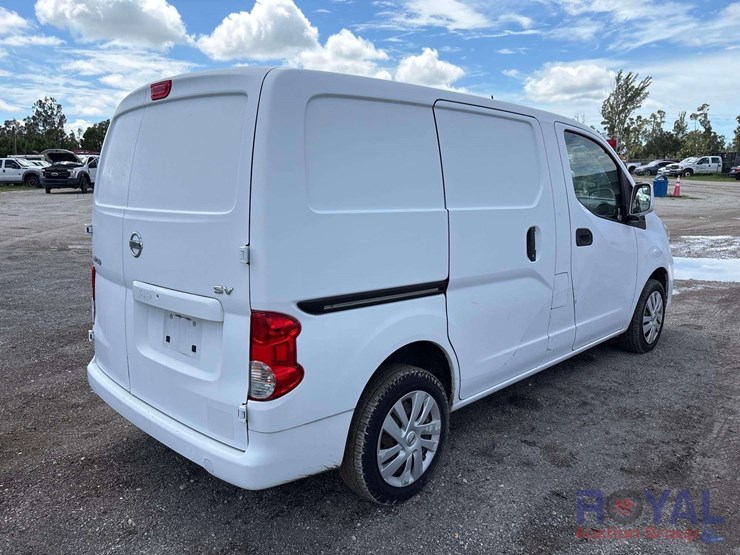 2017-nissan-nv200-image-3