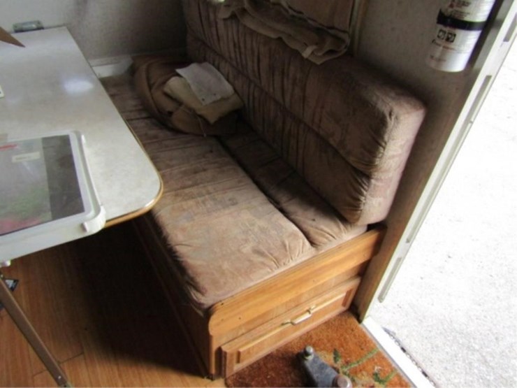 1992-layton-model-2000,bumper-pull-camper,2-doors-image-55